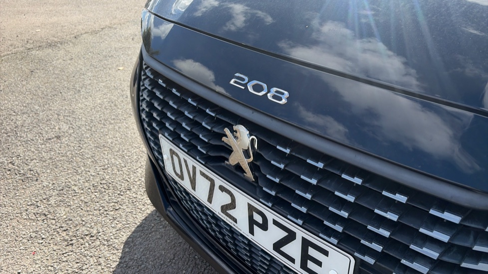 Peugeot 208 1.2 PureTech 100 Allure Premium + 5dr Petrol Hatchback - Image 27