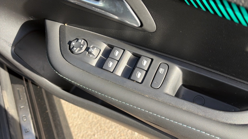 Peugeot 208 1.2 PureTech 100 Allure Premium + 5dr Petrol Hatchback - Image 28