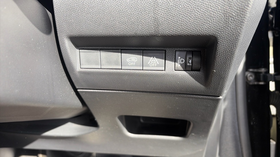 Peugeot 208 1.2 PureTech 100 Allure Premium + 5dr Petrol Hatchback - Image 29