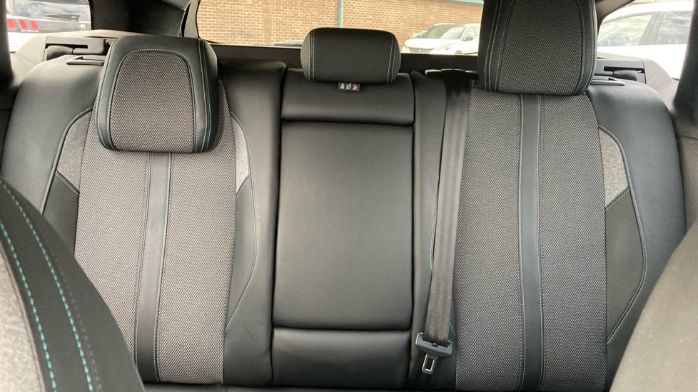 Peugeot 308 1.2 PureTech Allure Premium 5dr EAT8 Petrol Estate - Image 15