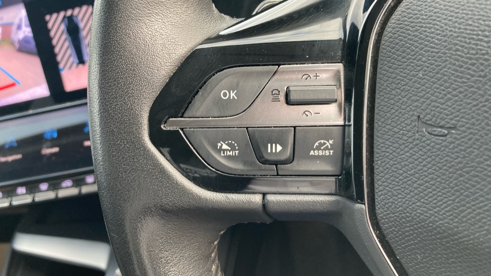 Peugeot 308 1.2 PureTech Allure Premium 5dr EAT8 Petrol Estate - Image 30