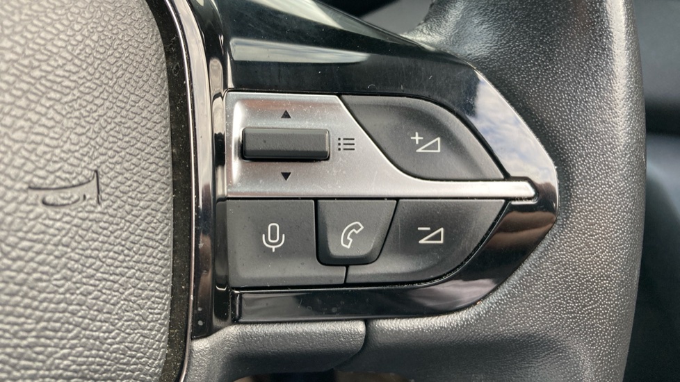 Peugeot 308 1.2 PureTech Allure Premium 5dr EAT8 Petrol Estate - Image 33