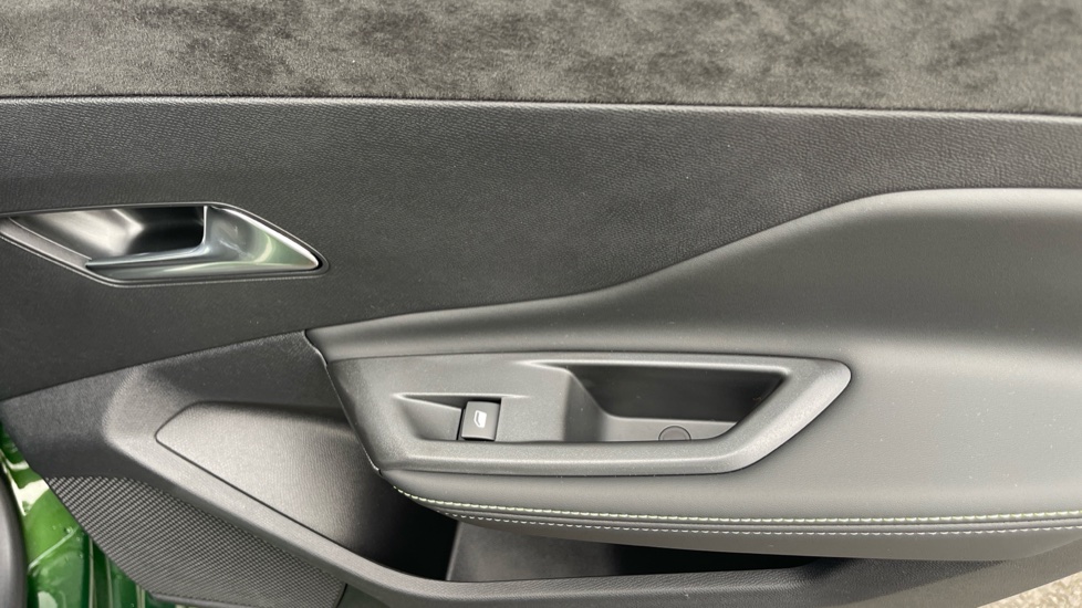 Peugeot 308 115kW GT 54kWh 5dr Auto Electric Hatchback - Image 34