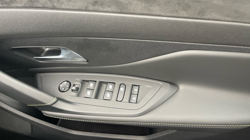 Peugeot 308 115kW GT 54kWh 5dr Auto Electric Hatchback - Image 40
