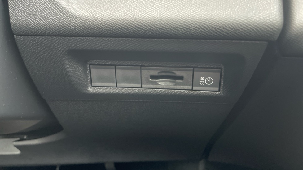 Peugeot 308 115kW GT 54kWh 5dr Auto Electric Hatchback - Image 44