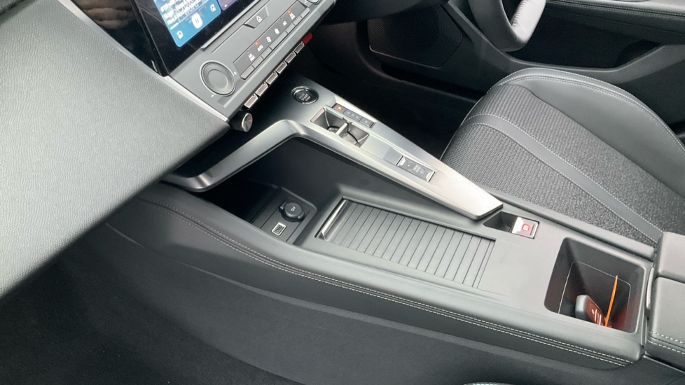 Peugeot 308 1.2 Hybrid 136 Allure 5dr e-DSC6 Petrol Hatchback - Image 13
