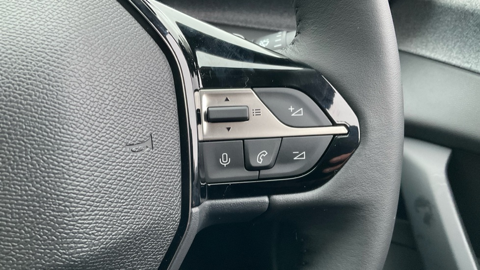 Peugeot 308 1.2 Hybrid 136 Allure 5dr e-DSC6 Petrol Hatchback - Image 22