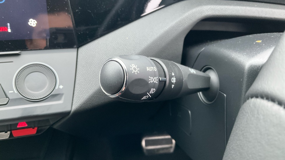 Peugeot 308 1.2 Hybrid 136 Allure 5dr e-DSC6 Petrol Hatchback - Image 23