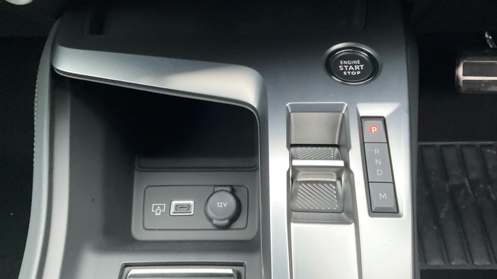 Peugeot 308 1.2 Hybrid 136 Allure 5dr e-DSC6 Petrol Hatchback - Image 25
