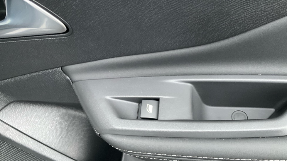 Peugeot 308 1.2 Hybrid 136 Allure 5dr e-DSC6 Petrol Hatchback - Image 36