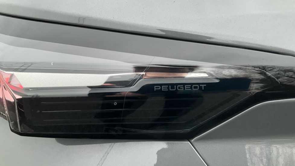 Peugeot 308 1.2 Hybrid 136 Allure 5dr e-DSC6 Petrol Hatchback - Image 39