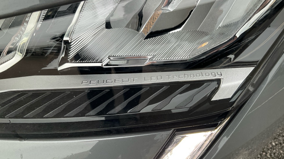 Peugeot 308 1.2 Hybrid 136 Allure 5dr e-DSC6 Petrol Hatchback - Image 45