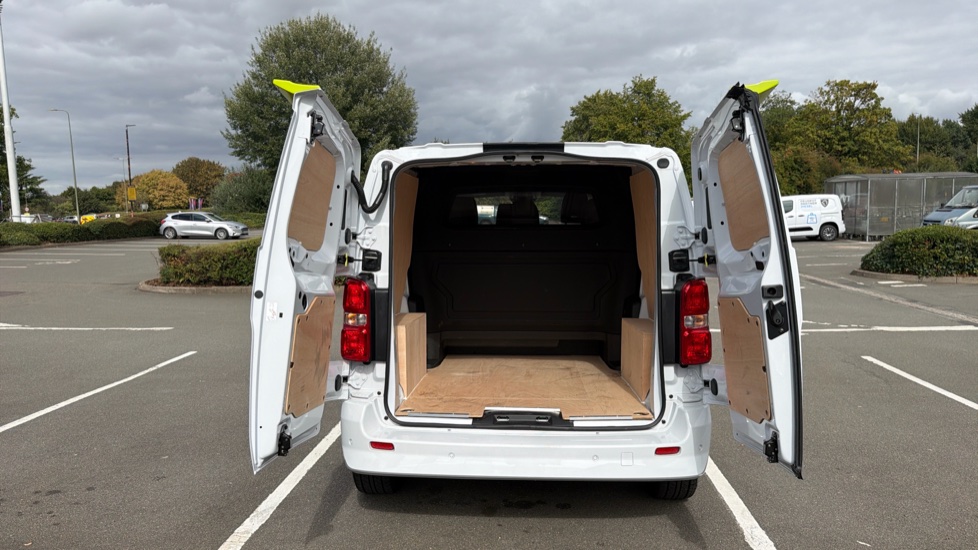 Peugeot Expert M Diesel Special Edition 2.2 180 Sport Crew Van EAT8 - Image 4