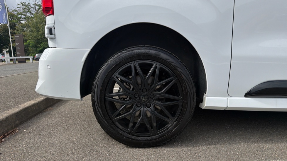 Peugeot Expert M Diesel Special Edition 2.2 180 Sport Crew Van EAT8 - Image 7