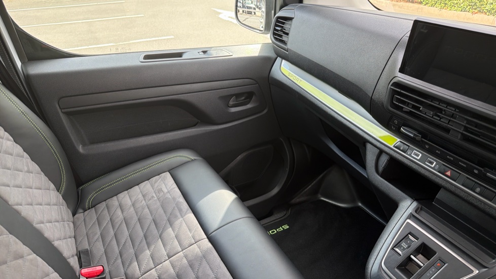 Peugeot Expert M Diesel Special Edition 2.2 180 Sport Crew Van EAT8 - Image 14