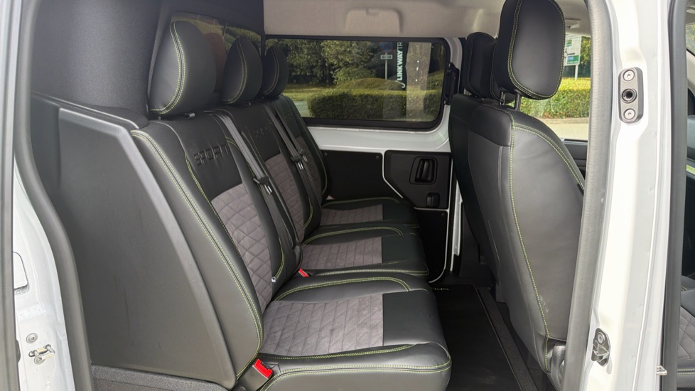 Peugeot Expert M Diesel Special Edition 2.2 180 Sport Crew Van EAT8 - Image 16