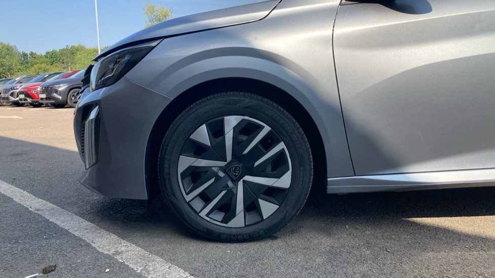 Peugeot 208 1.2 PureTech Active 5dr Petrol Hatchback - Image 7