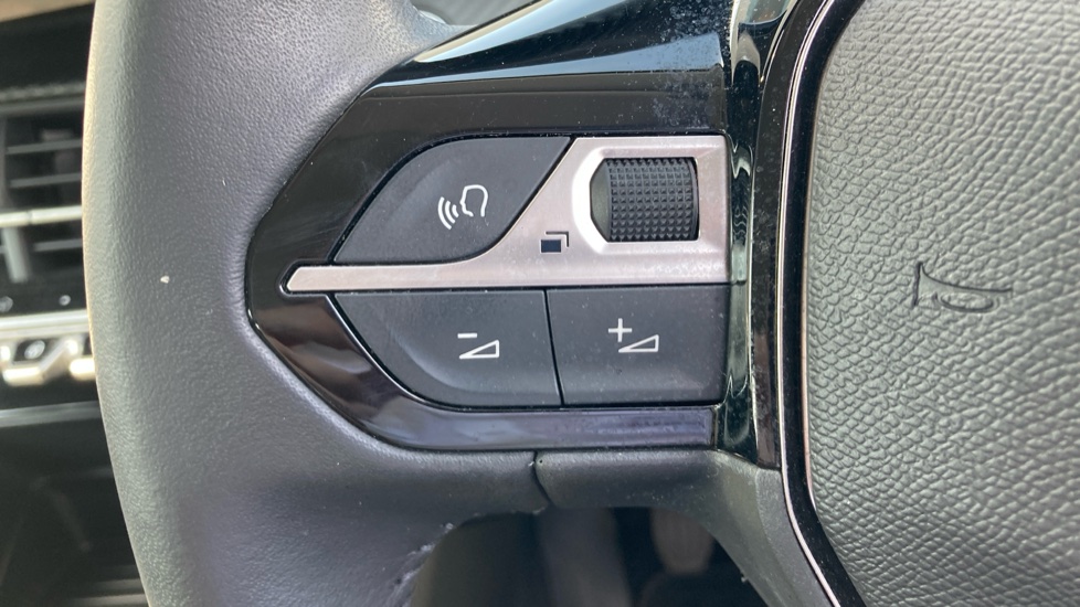 Peugeot 208 1.2 PureTech Active 5dr Petrol Hatchback - Image 21