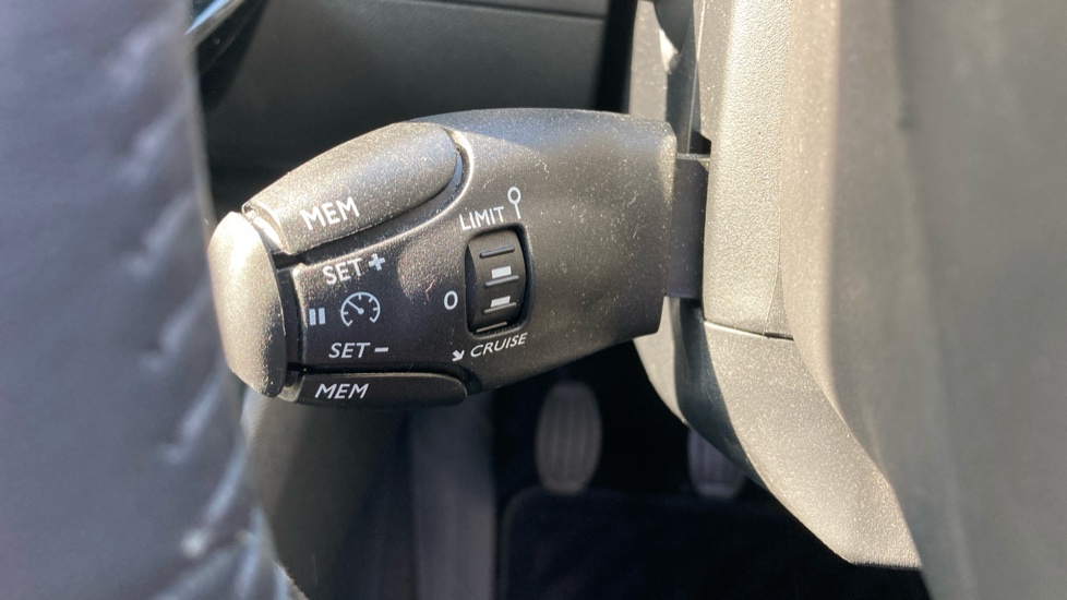 Peugeot 208 1.2 PureTech Active 5dr Petrol Hatchback - Image 24