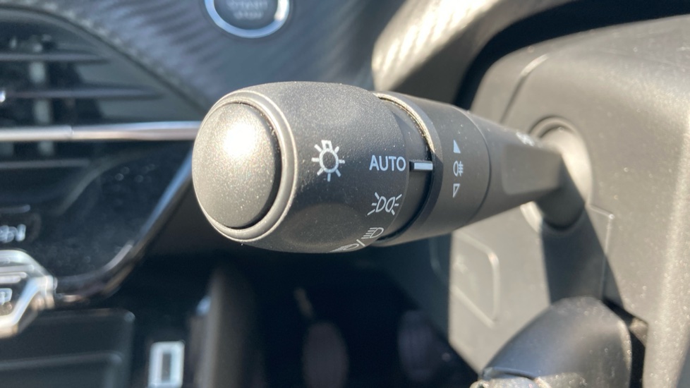 Peugeot 208 1.2 PureTech Active 5dr Petrol Hatchback - Image 25