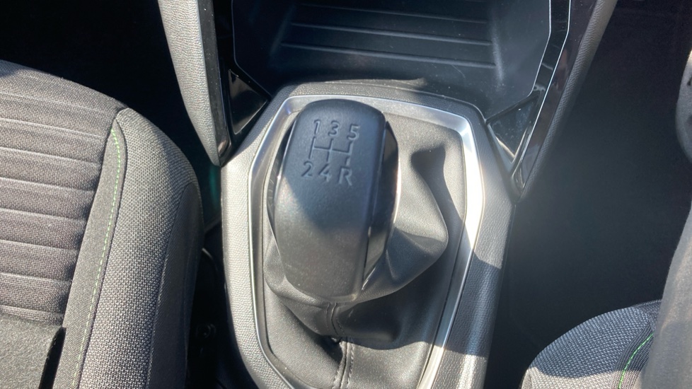 Peugeot 208 1.2 PureTech Active 5dr Petrol Hatchback - Image 29