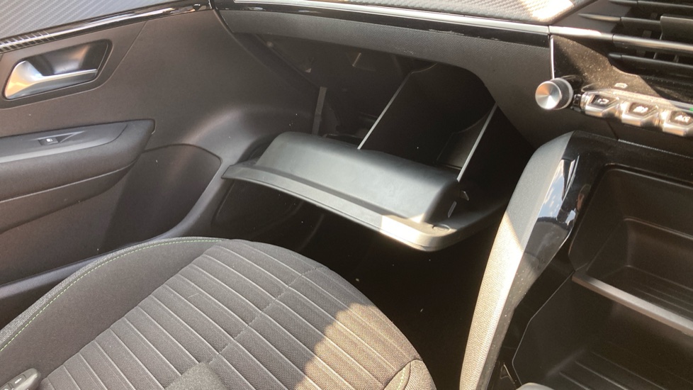 Peugeot 208 1.2 PureTech Active 5dr Petrol Hatchback - Image 31