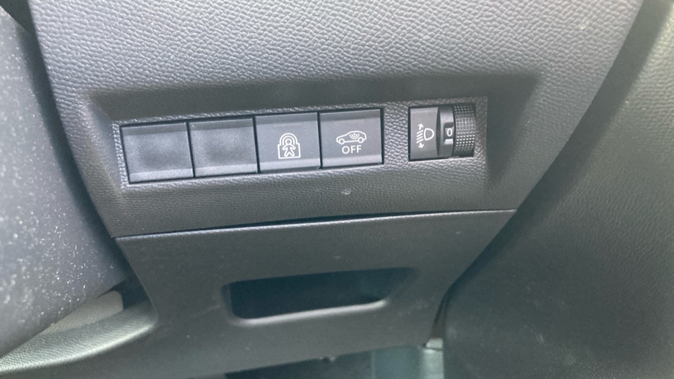 Peugeot 208 1.2 PureTech Active 5dr Petrol Hatchback - Image 32