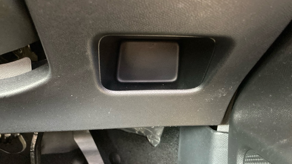 Peugeot 208 1.2 PureTech Active 5dr Petrol Hatchback - Image 33