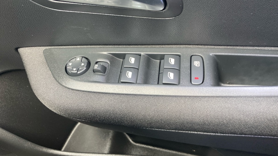 Peugeot 208 1.2 PureTech Active 5dr Petrol Hatchback - Image 34
