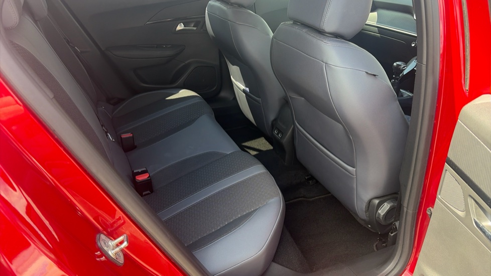 Peugeot 2008 1.2 PureTech Allure Premium 5dr Petrol Estate - Image 16