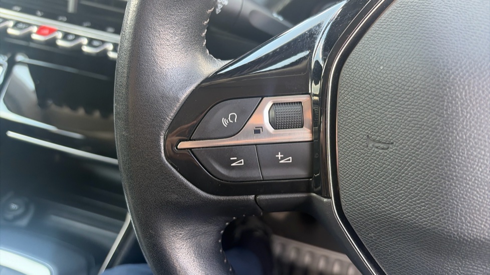 Peugeot 2008 1.2 PureTech Allure Premium 5dr Petrol Estate - Image 21