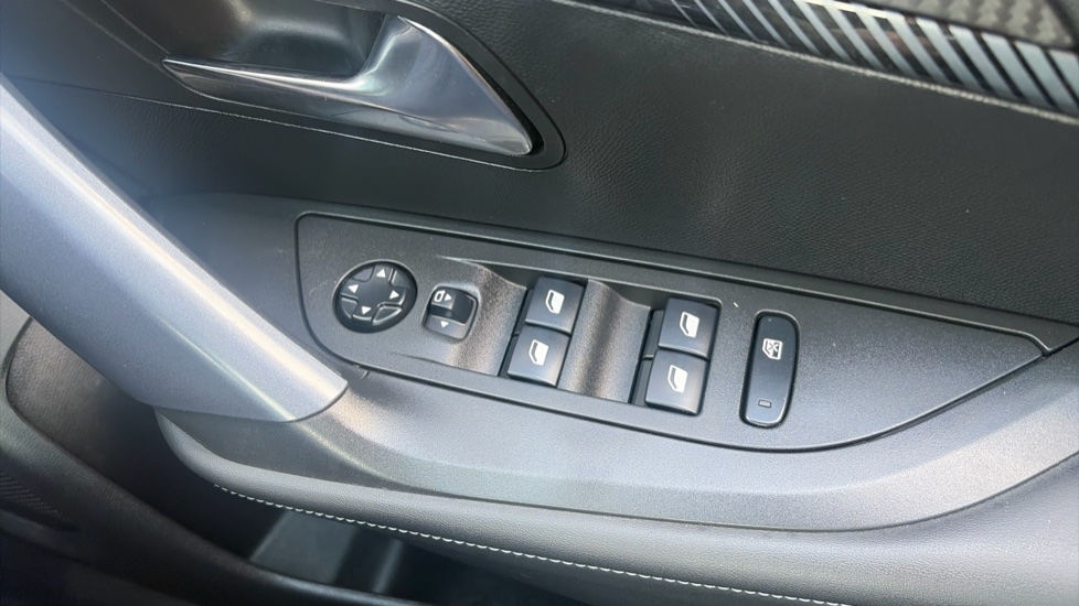 Peugeot 2008 1.2 PureTech Allure Premium 5dr Petrol Estate - Image 23