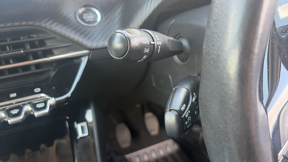 Peugeot 2008 1.2 PureTech Allure Premium 5dr Petrol Estate - Image 25