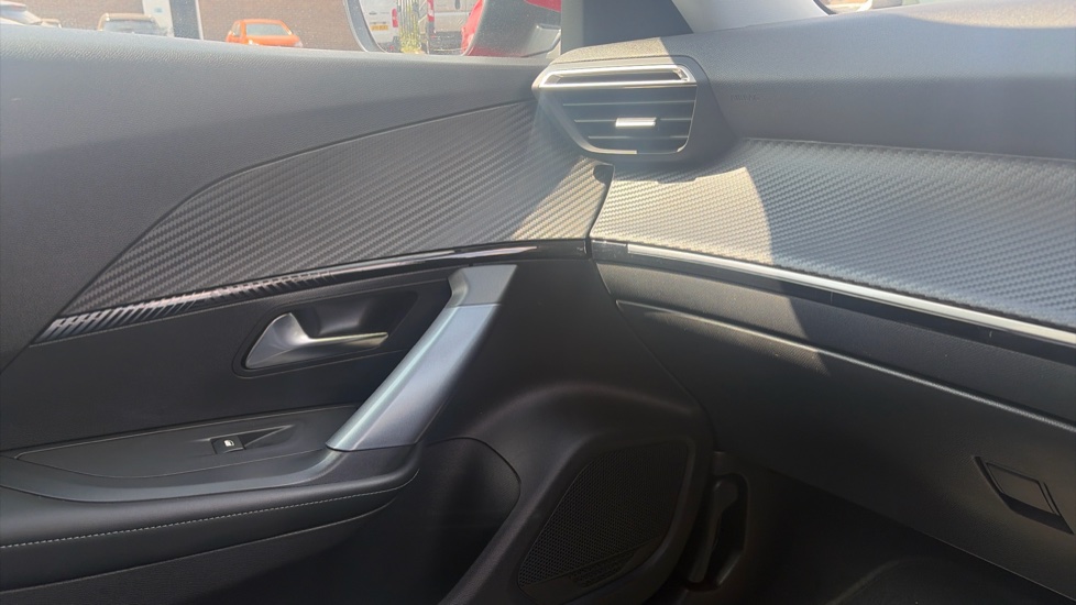 Peugeot 2008 1.2 PureTech Allure Premium 5dr Petrol Estate - Image 33