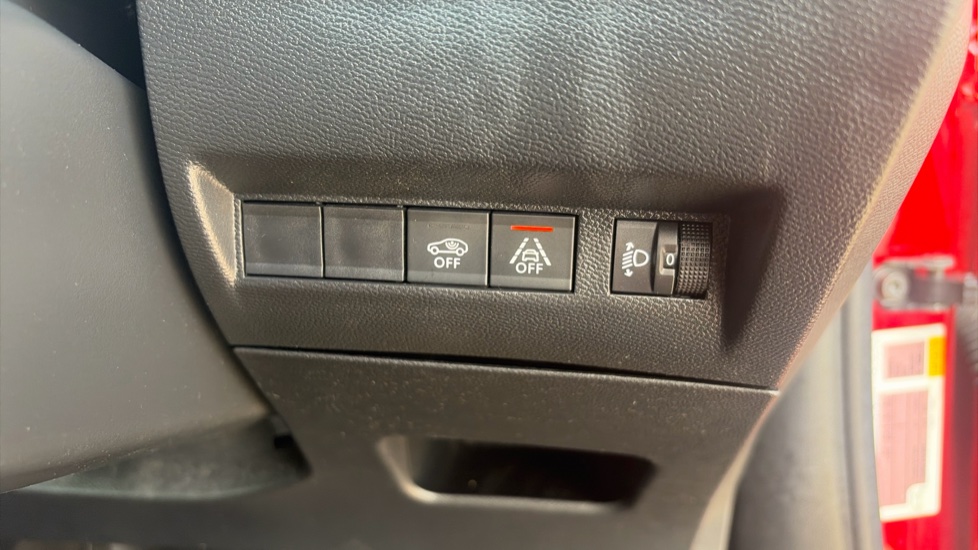 Peugeot 2008 1.2 PureTech Allure Premium 5dr Petrol Estate - Image 34