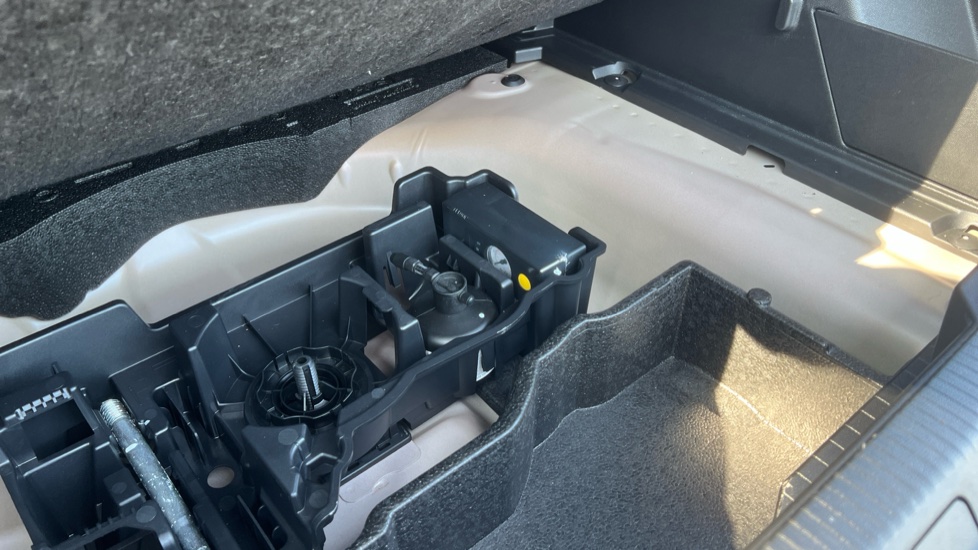 Peugeot 2008 1.2 PureTech Active Premium+ 5dr Petrol Estate - Image 23