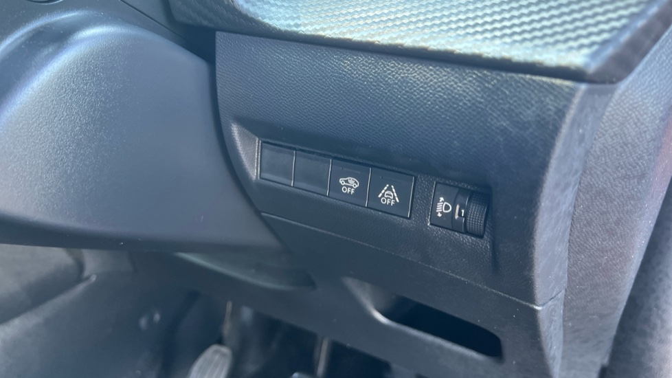 Peugeot 2008 1.2 PureTech Active Premium+ 5dr Petrol Estate - Image 29