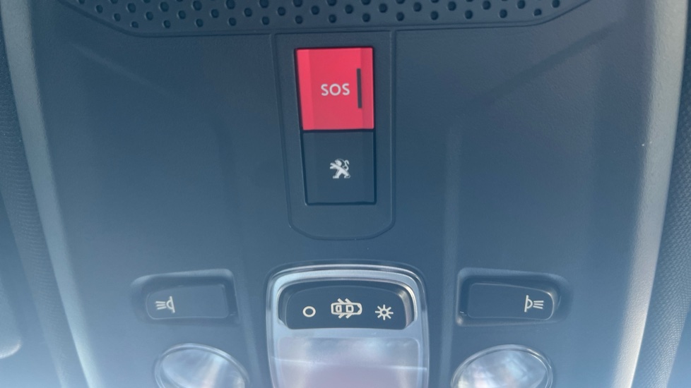 Peugeot 2008 1.2 PureTech Active Premium+ 5dr Petrol Estate - Image 38