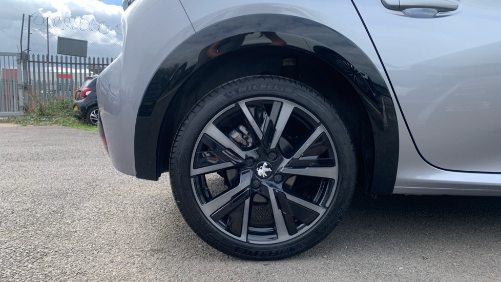 Peugeot 208 1.2 PureTech 100 GT 5dr Petrol Hatchback - Image 7