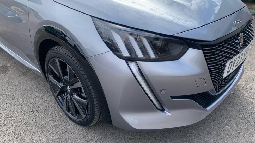 Peugeot 208 1.2 PureTech 100 GT 5dr Petrol Hatchback - Image 21
