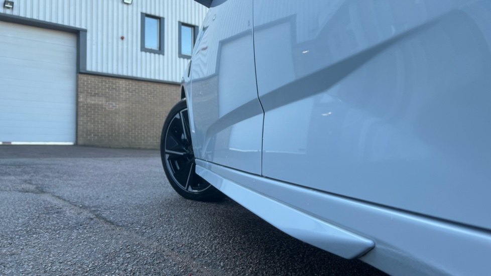 Peugeot 308 115kW GT 54kWh 5dr Auto Electric Hatchback - Image 25