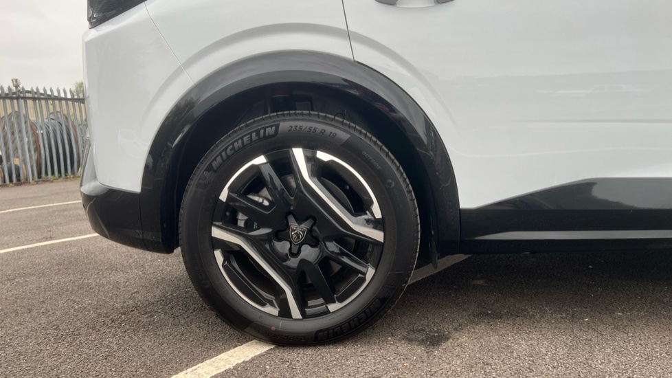 Peugeot 3008 157kW GT 73kWh 5dr Auto Electric Estate - Image 7