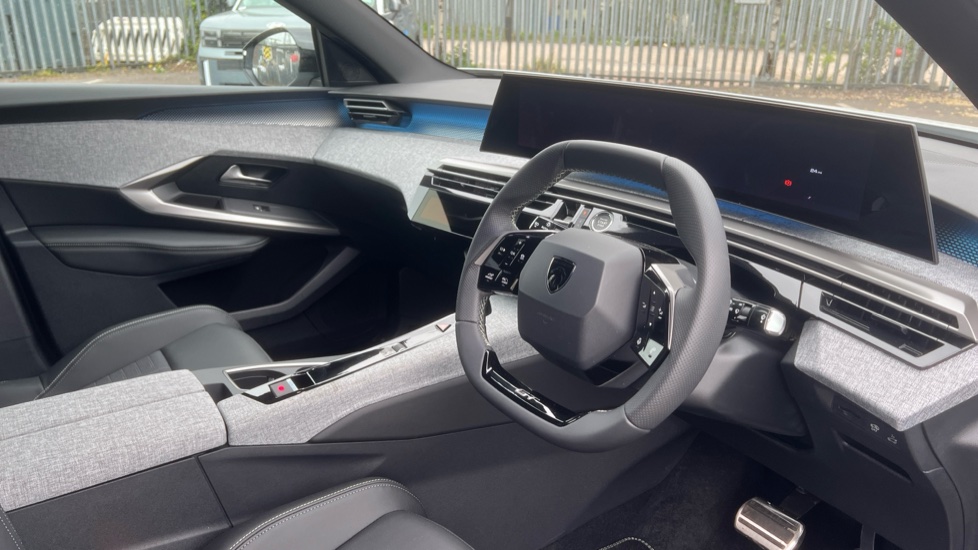 Peugeot 3008 157kW GT 73kWh 5dr Auto Electric Estate - Image 11