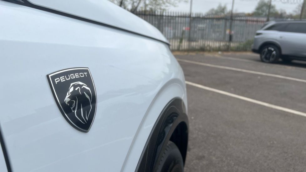 Peugeot 3008 157kW GT 73kWh 5dr Auto Electric Estate - Image 23