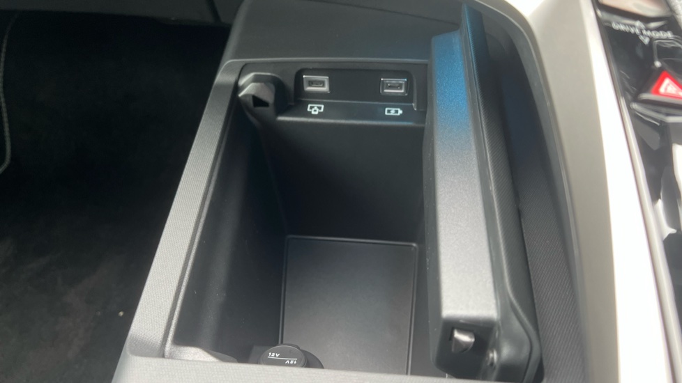 Peugeot 3008 157kW GT 73kWh 5dr Auto Electric Estate - Image 33
