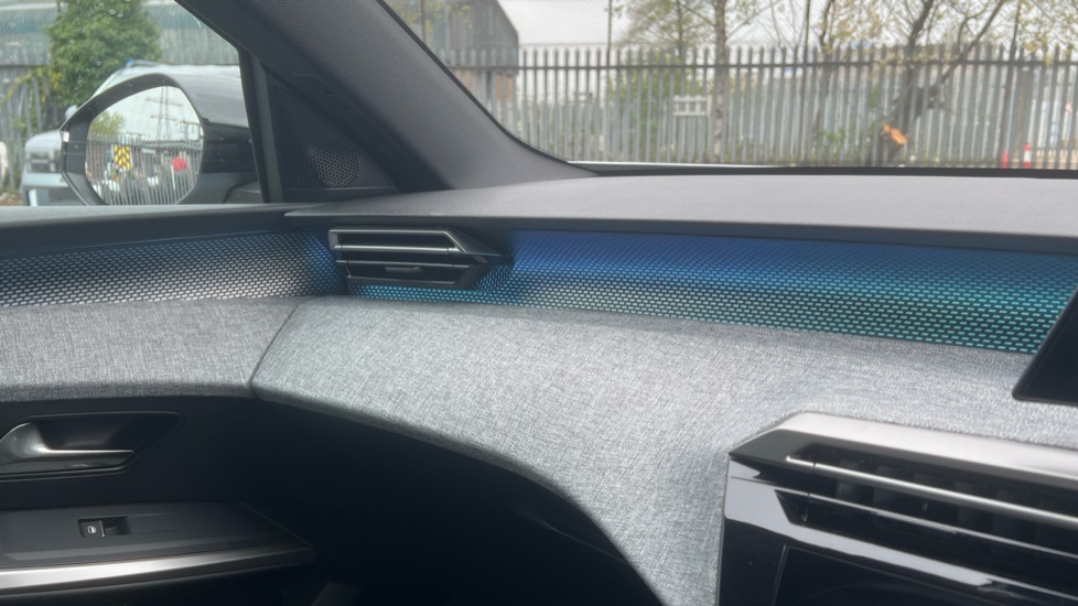 Peugeot 3008 157kW GT 73kWh 5dr Auto Electric Estate - Image 44