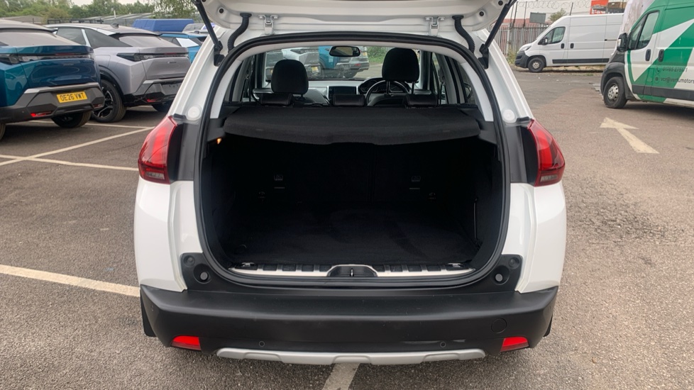 Peugeot 2008 1.2 PureTech Allure Premium 5dr [Start Stop] Petrol Estate - Image 4