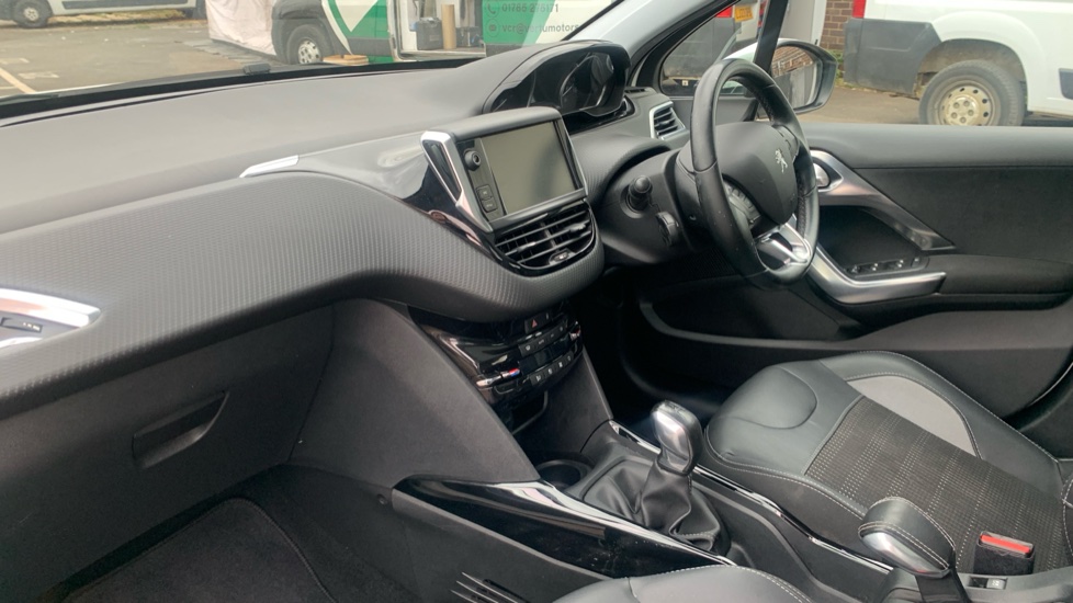 Peugeot 2008 1.2 PureTech Allure Premium 5dr [Start Stop] Petrol Estate - Image 9