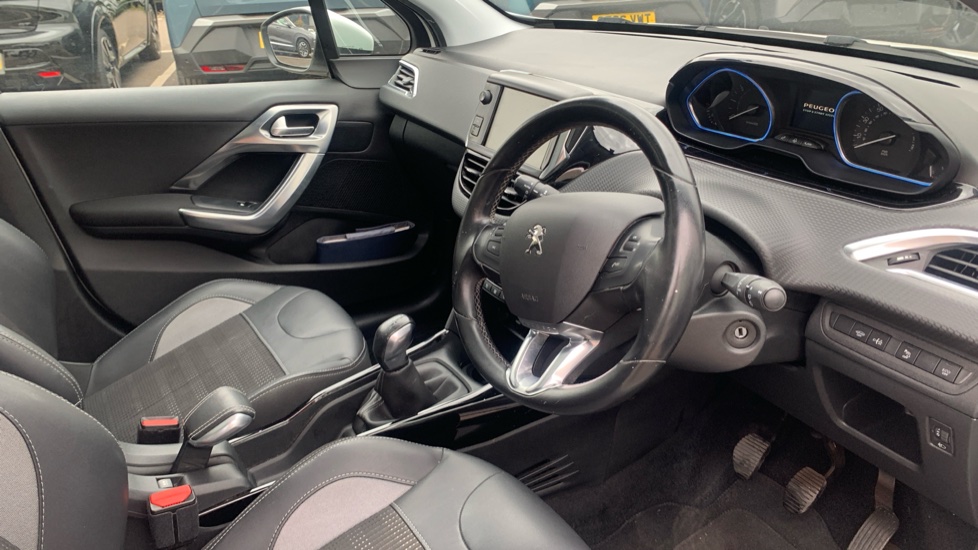 Peugeot 2008 1.2 PureTech Allure Premium 5dr [Start Stop] Petrol Estate - Image 11