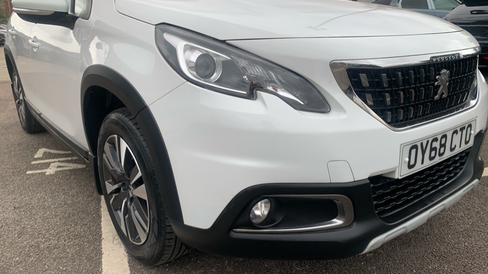 Peugeot 2008 1.2 PureTech Allure Premium 5dr [Start Stop] Petrol Estate - Image 21